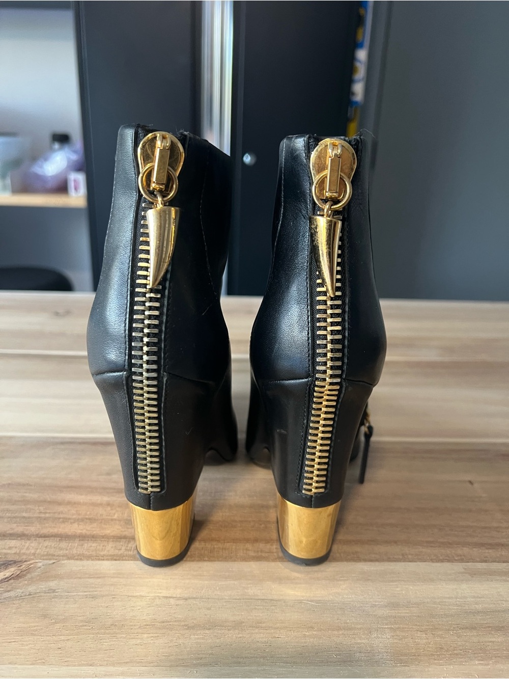 Giuseppe Zanotti Black Leather Pointed Toe Ankle Booties - Picture 2 of 4